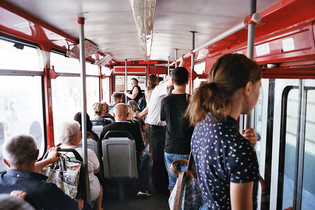 Hur många personer ryms i en buss?
