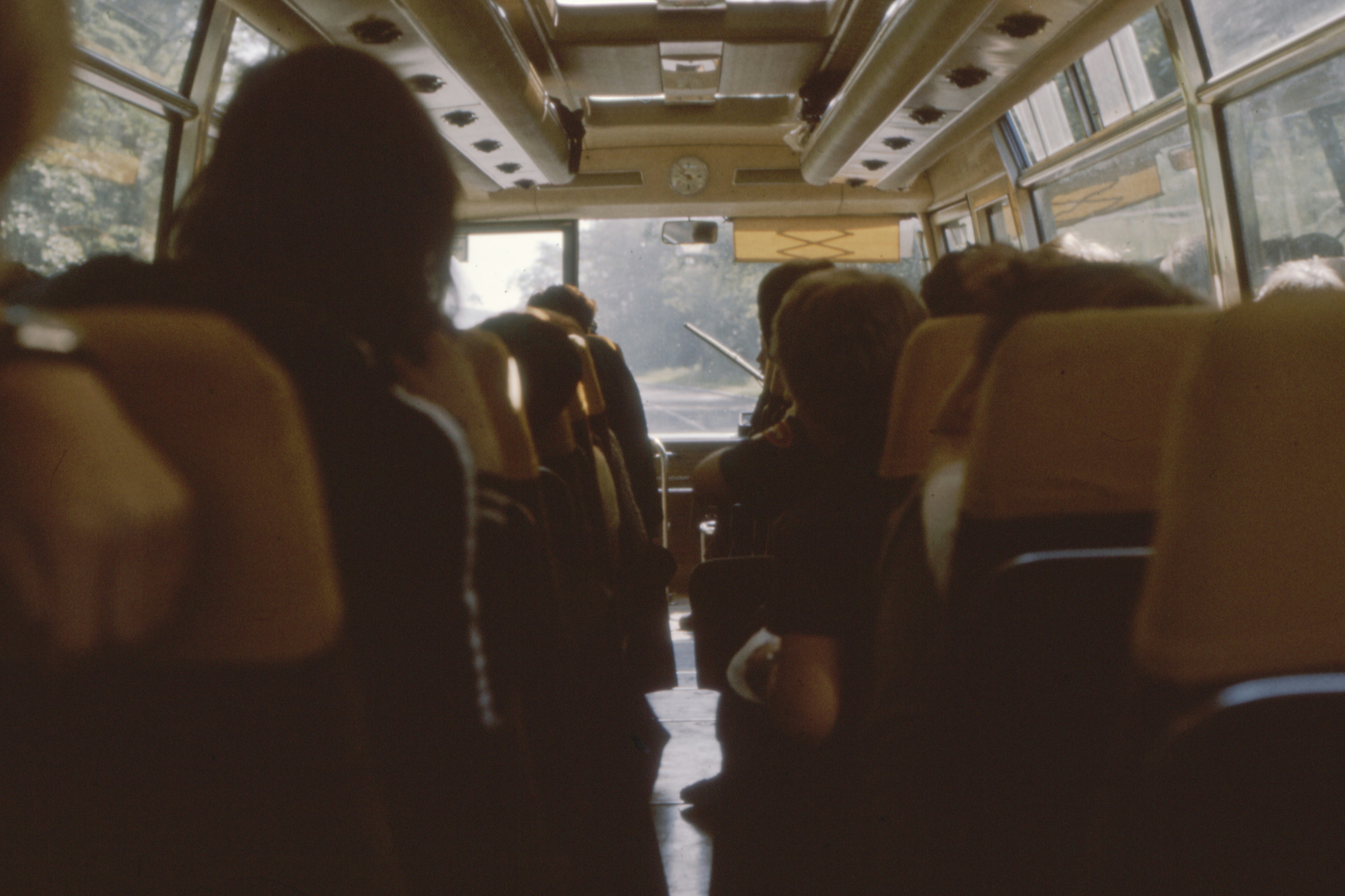 Chartrad buss med resenärer