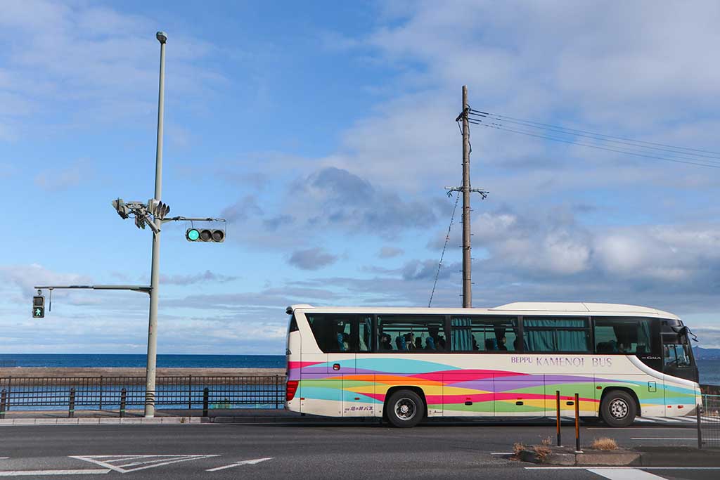 Skolbarn som får skolskjuts via buss