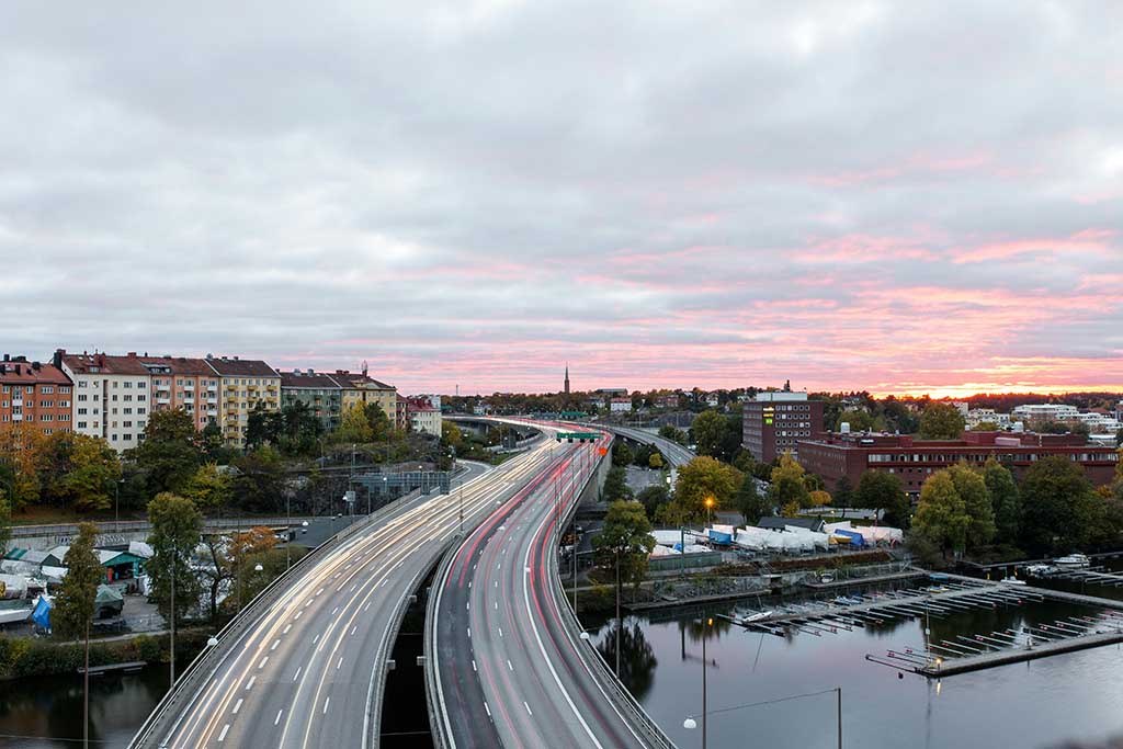 Väg i Stockholm där skolskjutsen kör